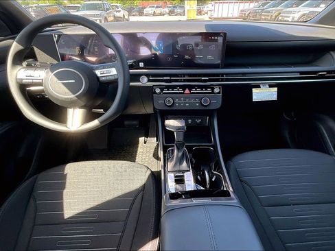 New 2025 Hyundai Santa Cruz SE image 8
