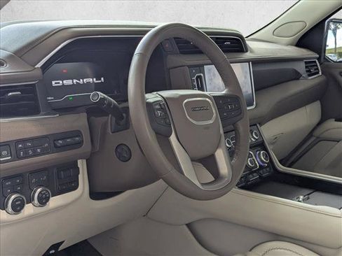 Used 2022 GMC Yukon XL Denali w/ Denali Ultimate Package AWD/4WD image 2