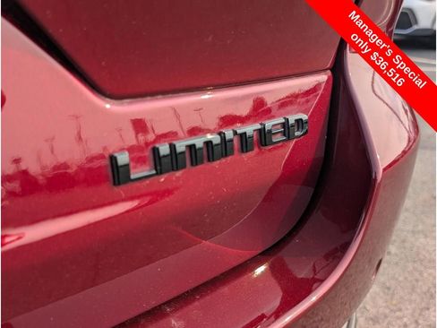 Used 2024 Jeep Grand Cherokee Limited w/ Black Appearance Package image 10