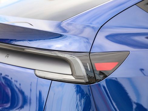 Used 2026 Tesla Model Y Long Range image 9