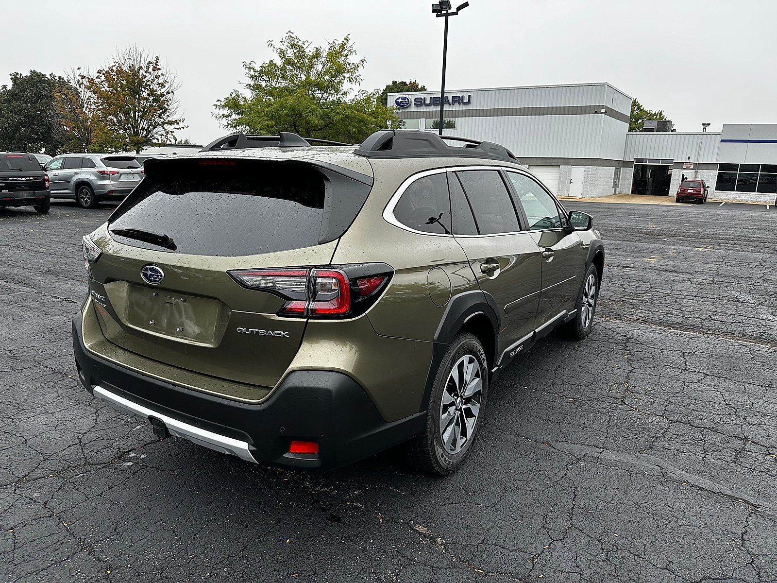 Certified 2024 Subaru Outback Limited AWD/4WD image 3