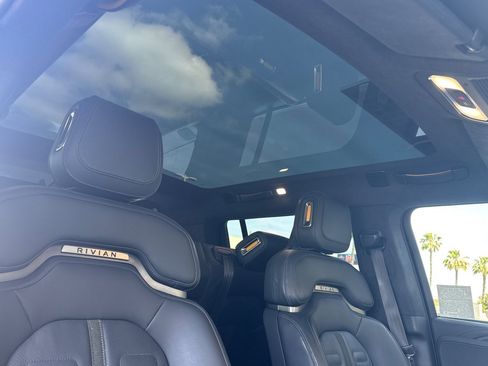 Used 2023 Rivian R1S Launch Edition image 17