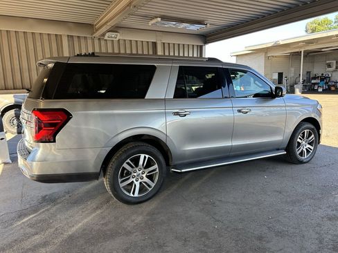 Used 2023 Ford Expedition Max Limited image 5