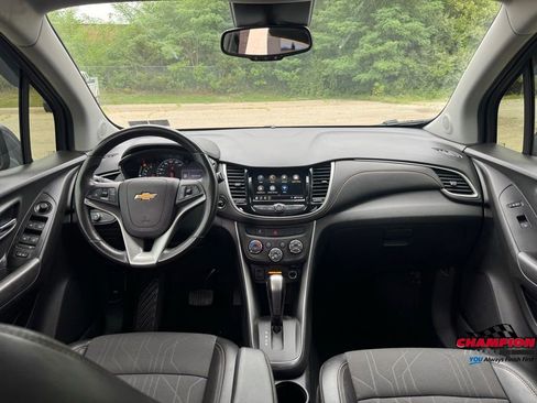 Used 2019 Chevrolet Trax LT w/ LT Convenience Package image 27