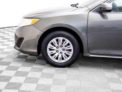 Used 2012 Toyota Camry LE FWD image 30