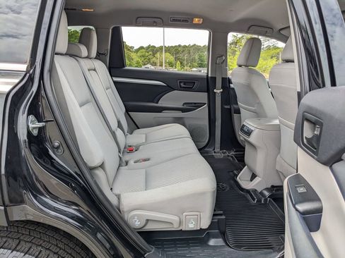 Used 2019 Toyota Highlander LE image 37