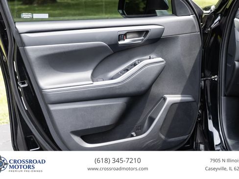 Used 2023 Toyota Highlander XLE AWD/4WD image 18