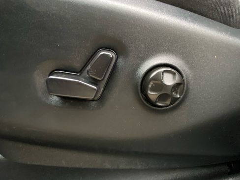 Used 2025 Chrysler Pacifica Select FWD image 17