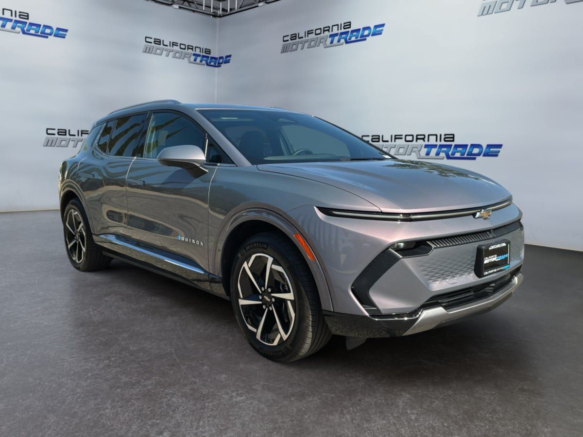 Used 2024 Chevrolet Equinox EV LT FWD image 3