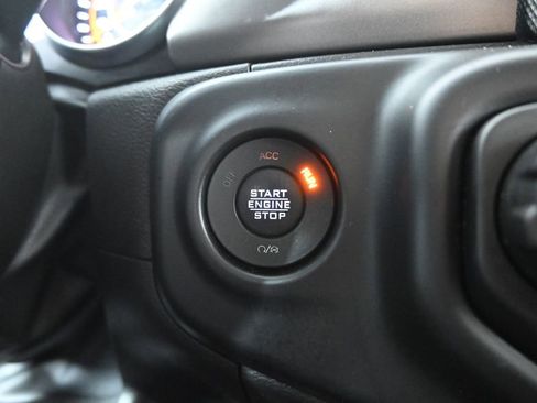 Used 2023 Jeep Gladiator Sport AWD/4WD image 32