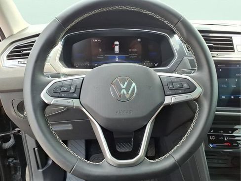 Used 2024 Volkswagen Tiguan SE w/ Panoramic Sunroof Package AWD/4WD image 23