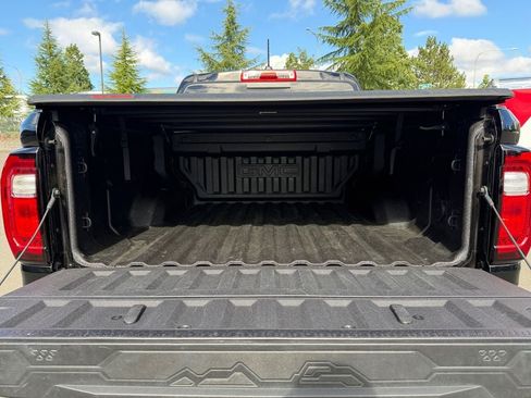Used 2024 GMC Canyon Elevation w/ Elevation Premium Package AWD/4WD image 20