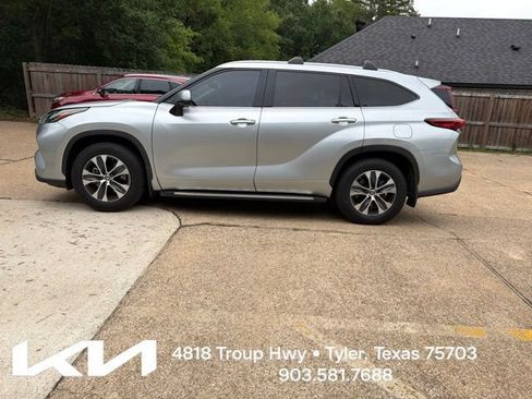 Used 2022 Toyota Highlander XLE FWD image 7