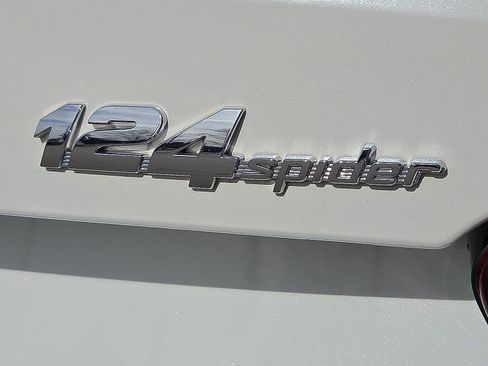 Used 2018 FIAT 124 Spider Lusso image 9