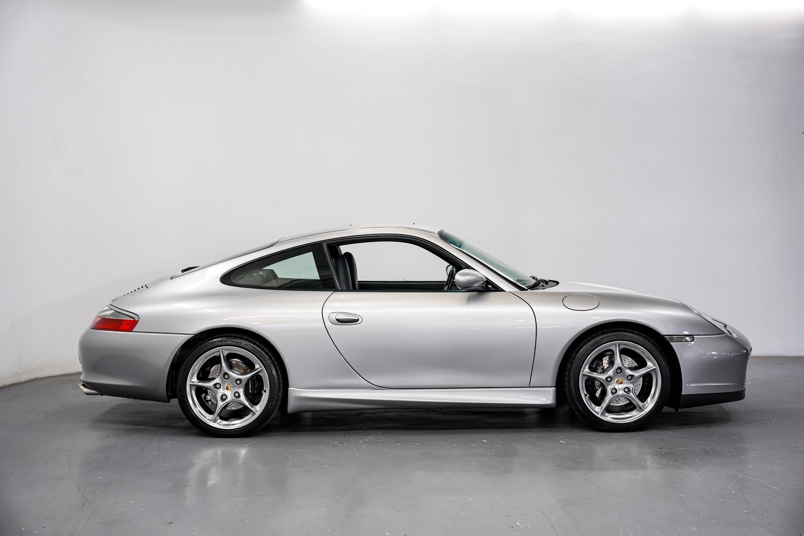 Used 2004 Porsche 911 40th Anniversary RWD image 2