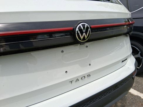 New 2026 Volkswagen Taos SE AWD/4WD image 14