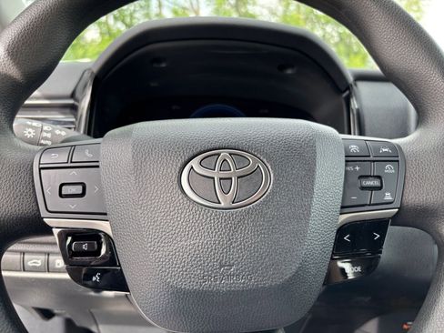 Used 2025 Toyota Camry LE FWD image 28