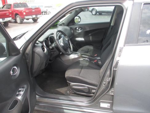 Used 2011 Nissan Juke S image 12