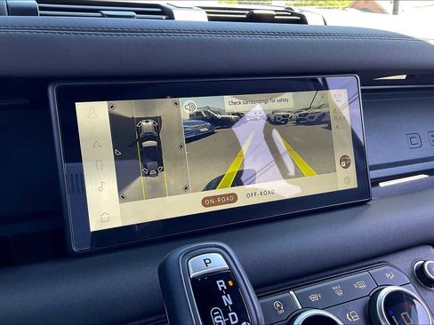 Used 2024 Land Rover Defender 110 X-Dynamic SE image 23