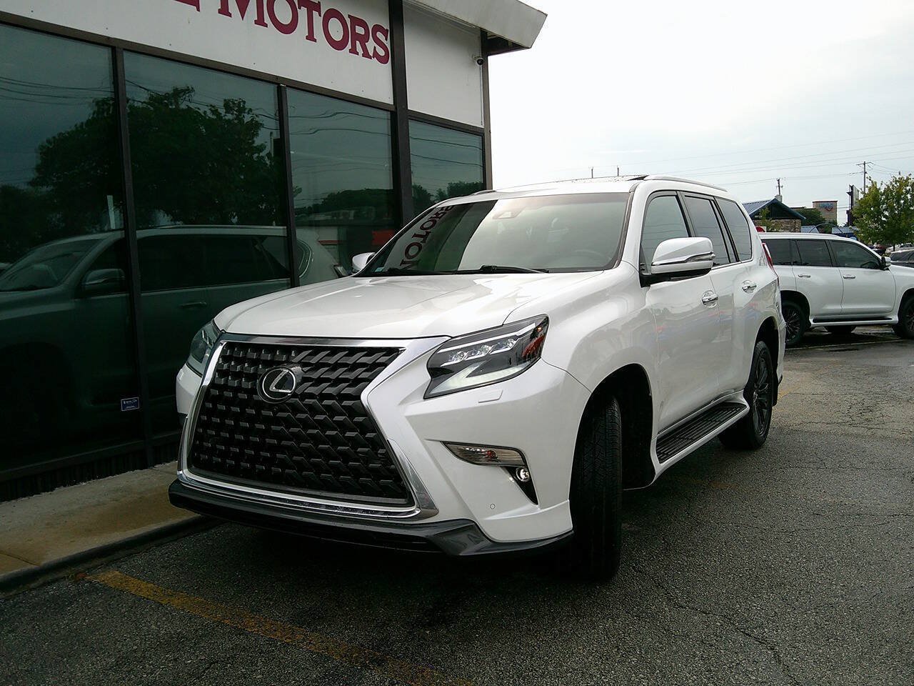 Used 2022 Lexus GX 460 Luxury w/ Sport Design Package AWD/4WD image 2