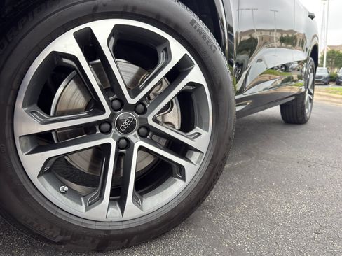 Certified 2025 Audi Q5 Premium w/ Convenience Package AWD/4WD image 4