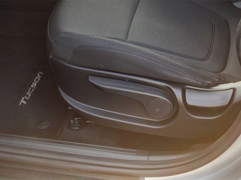 Certified 2023 Hyundai Tucson SE image 21