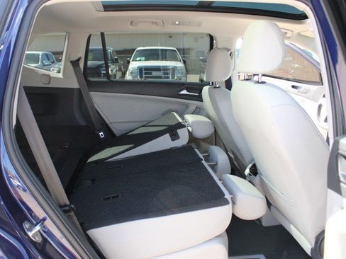 Used 2024 Volkswagen Tiguan SE w/ Panoramic Sunroof Package AWD/4WD image 28