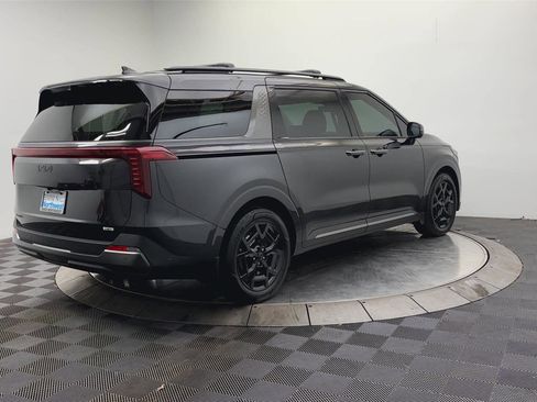 Used 2025 Kia Carnival SX Prestige image 3