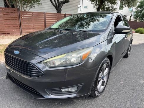 Used 2017 Ford Focus SE FWD image 4