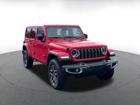 Used 2025 Jeep Wrangler Sahara image 3
