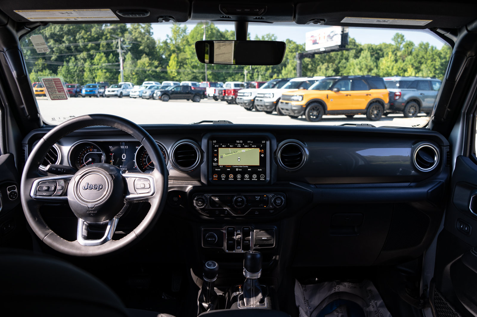 Used 2023 Jeep Gladiator Overland AWD/4WD image 19