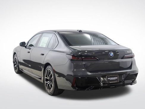 Used 2026 BMW 750e xDrive AWD/4WD image 2
