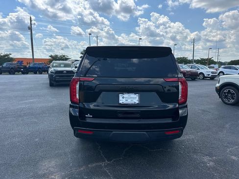 Used 2023 GMC Yukon SLT AWD/4WD image 6