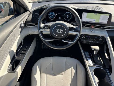 Used 2025 Hyundai Elantra Limited image 36