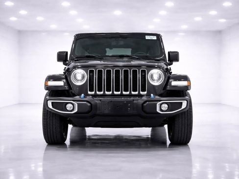 Used 2023 Jeep Wrangler Unlimited Sahara w/ Cold Weather Group image 8