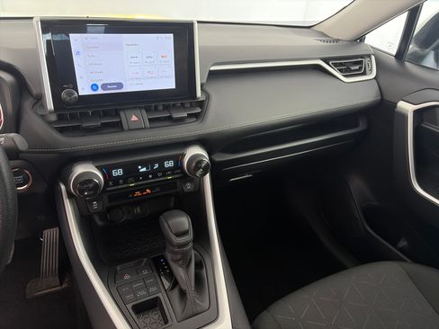 Used 2025 Toyota RAV4 XLE AWD/4WD image 4
