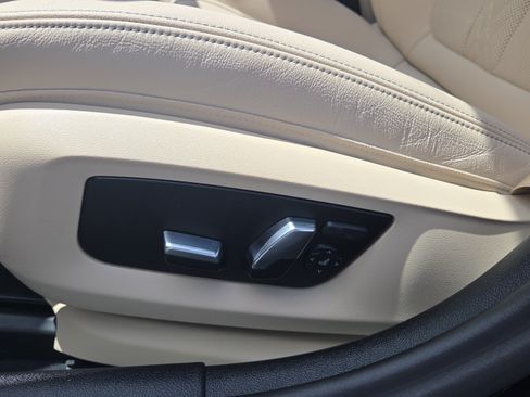 Used 2023 BMW 530i w/ Convenience Package RWD image 10