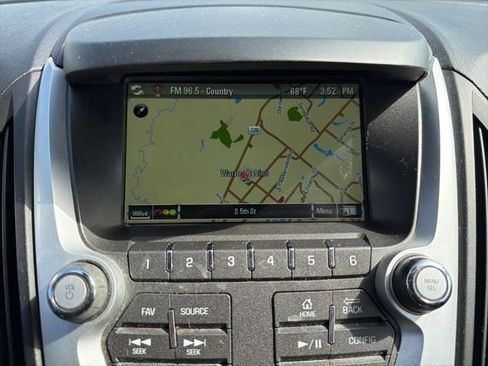 Used 2017 Chevrolet Equinox LT image 12