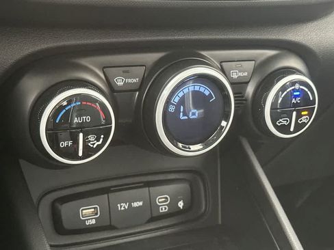 Used 2023 Hyundai Venue Limited w/ Cargo Package FWD image 20