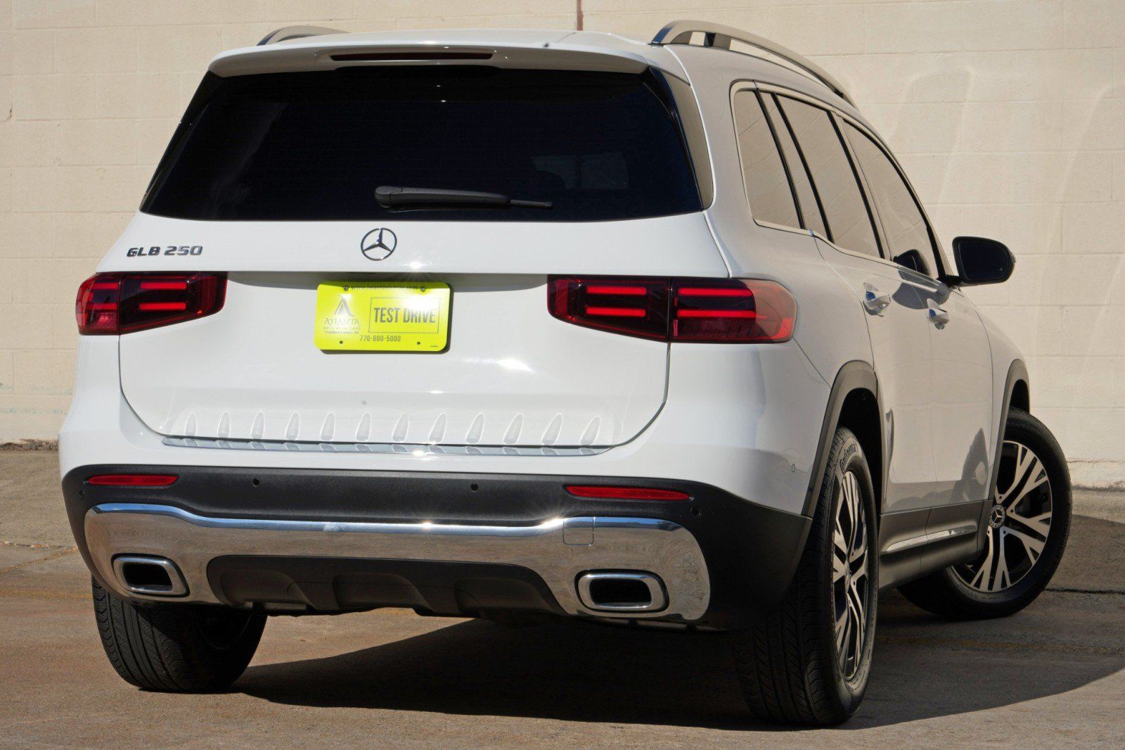 Used 2024 Mercedes-Benz GLB 250 w/ Exclusive Package image 4