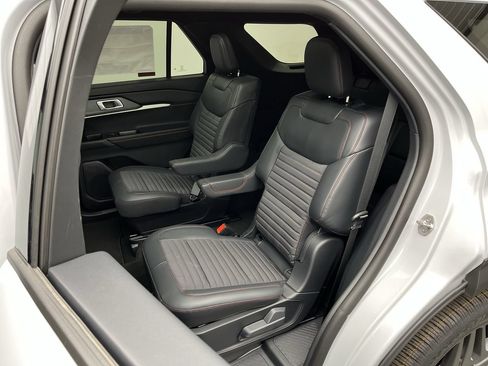 Used 2026 Ford Explorer ST-Line w/ ST-Line Street Pack AWD/4WD image 13
