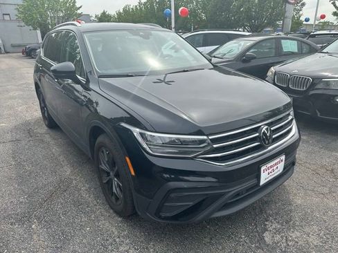 Used 2024 Volkswagen Tiguan SE AWD/4WD image 3