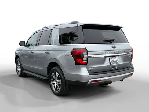 Used 2024 Ford Expedition Limited image 3