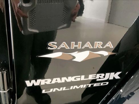 Used 2018 Jeep Wrangler Unlimited Sahara image 7
