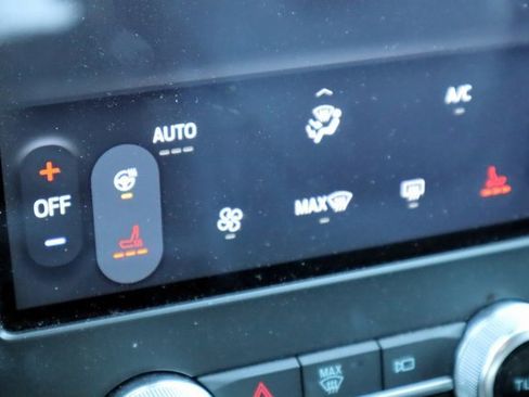 Used 2024 Ford Edge Titanium image 6