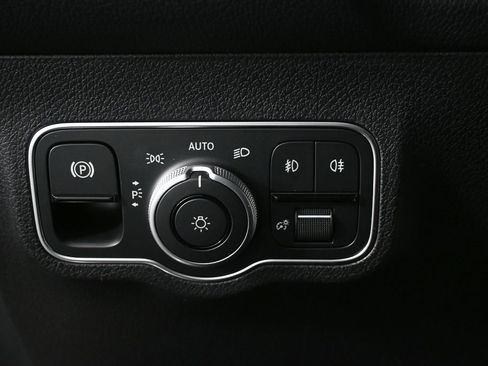 New 2026 Mercedes-Benz GLB 250 image 9