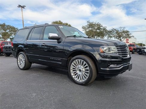 Used 2015 Lincoln Navigator 4WD image 2