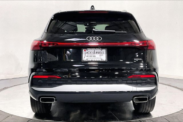 Used 2025 Audi Q5 Premium w/ Convenience Package AWD/4WD image 3