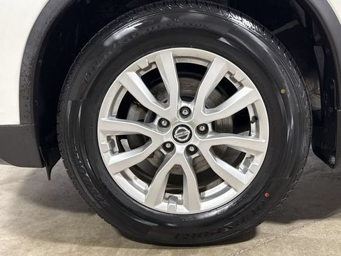 Used 2017 Nissan Rogue SV w/ SV Premium Package AWD/4WD image 27
