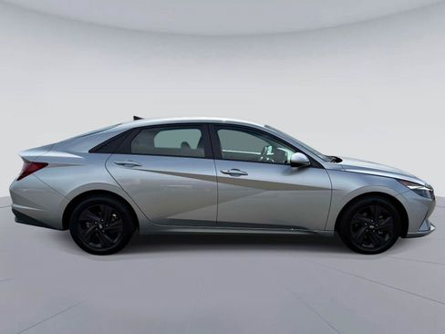 Used 2021 Hyundai Elantra SEL FWD image 2